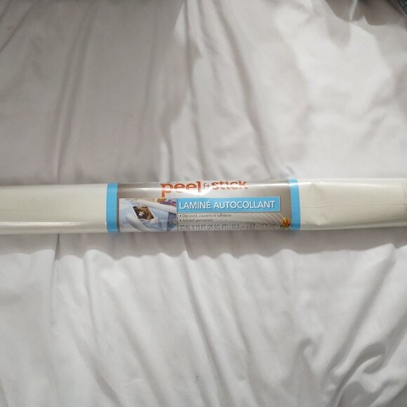 Duck brand Peel & Stick Laminate - 20 in X 15 ft - white - Picture 3 of 3